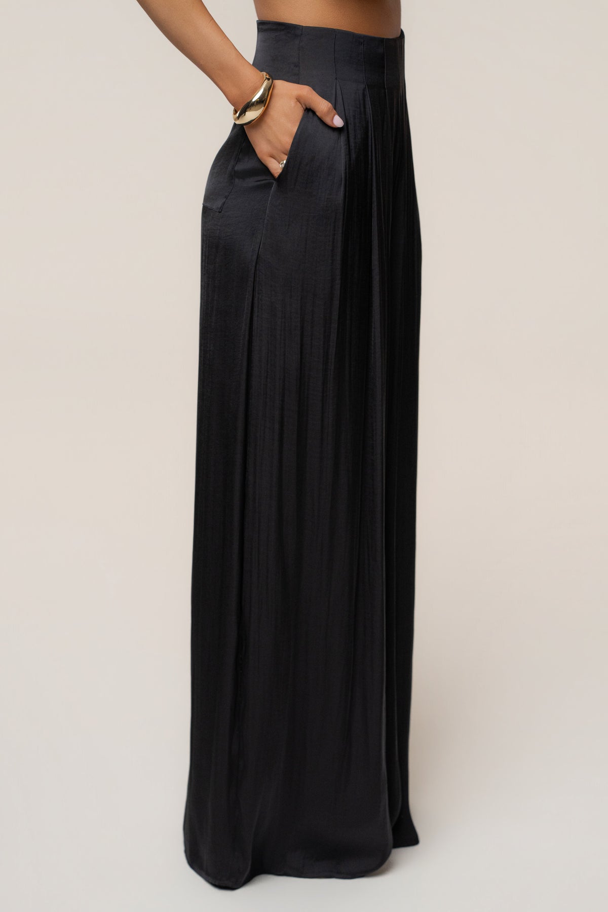 Black Core Form Pleated Trouser
